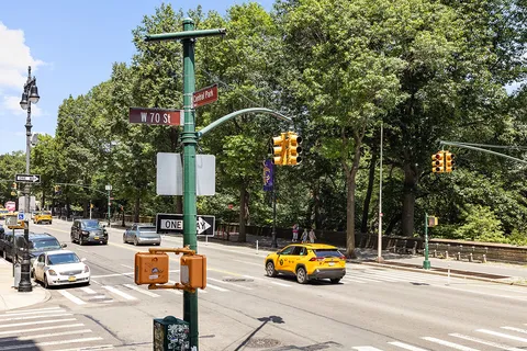 $2,870,000 | 18 West 70th Street, Unit 7C | Upper West Side