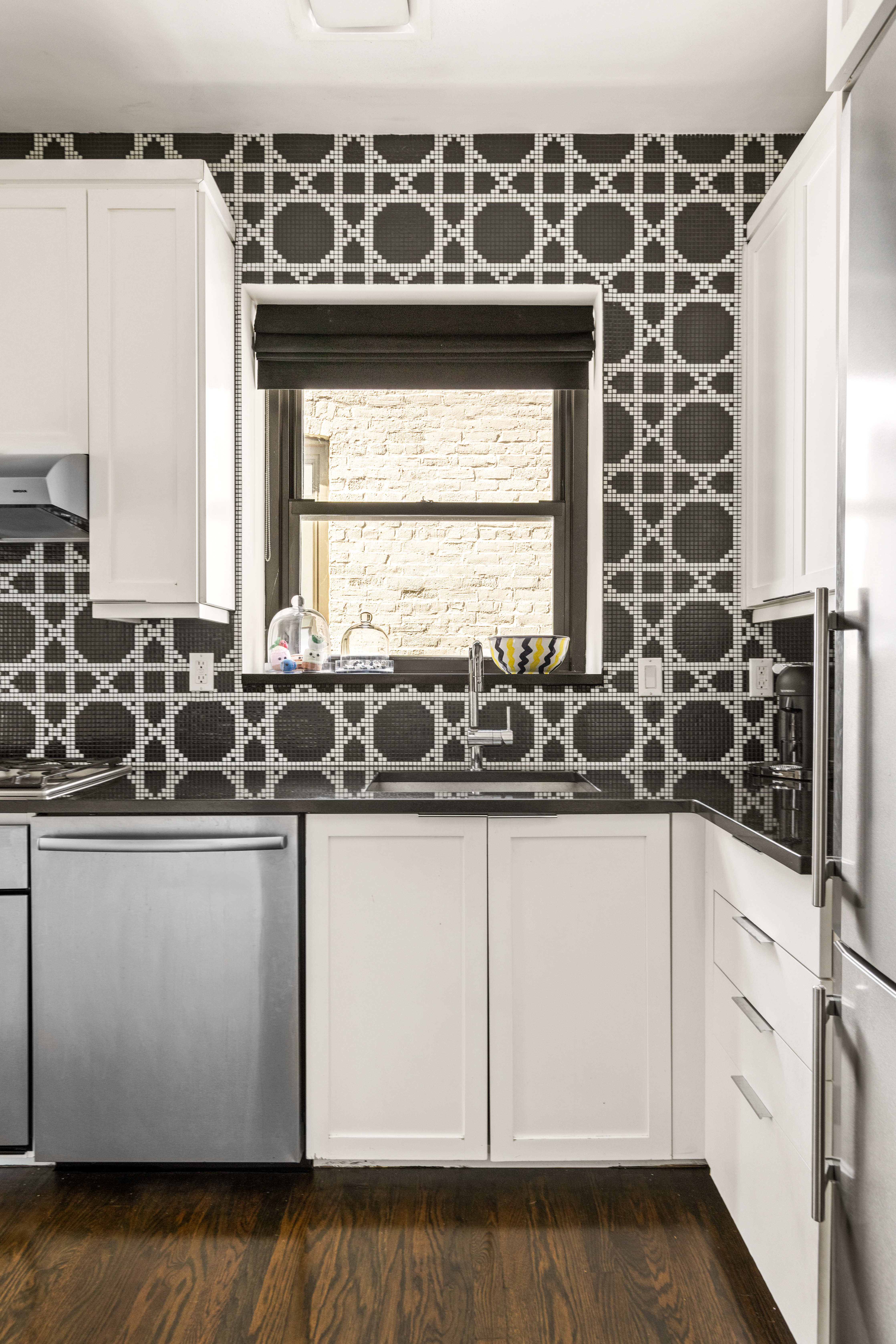 422 West 20th Street, Unit 5G Manhattan, NY 10011 - Photo 6 of 12 Gallery Image 6