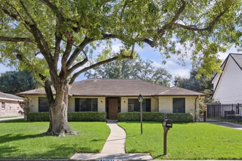 $515,000 | 10831 Olympia Drive, Houston, TX 77042