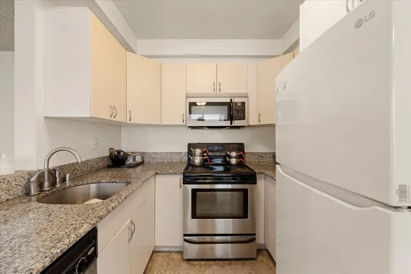 $495,000 | 1334 South Carmelina Avenue, Unit 1, Los Angeles, CA 90025