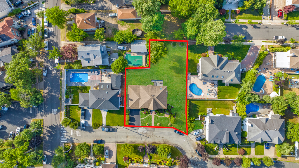 35 Poe Street Staten Island, NY 10307 - Photo 5 of 36 an aerial view of multiple house