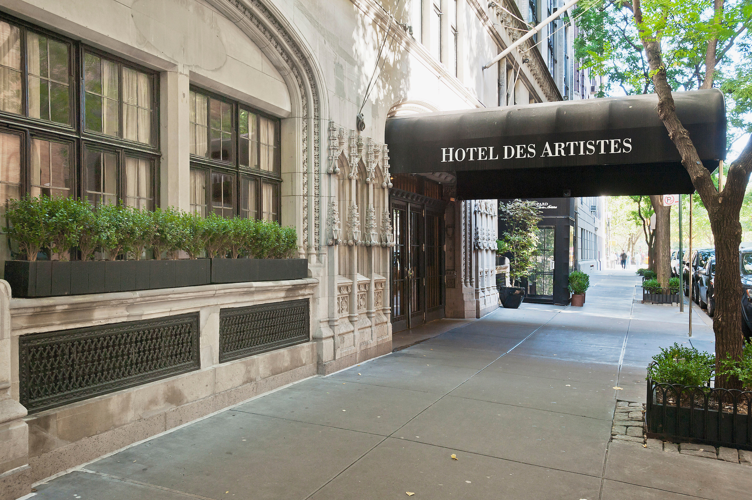 1 West 67th Street, Unit 501/502 Manhattan, NY 10023 - Photo 15 of 19 a view of entrance front of house