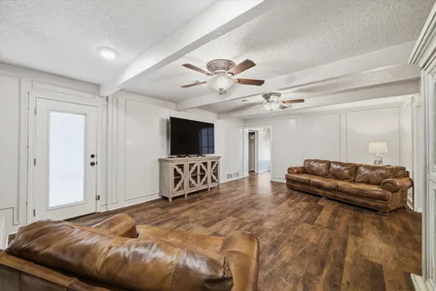 $375,000 | 409 East Scotland Drive, Irving, TX 75062