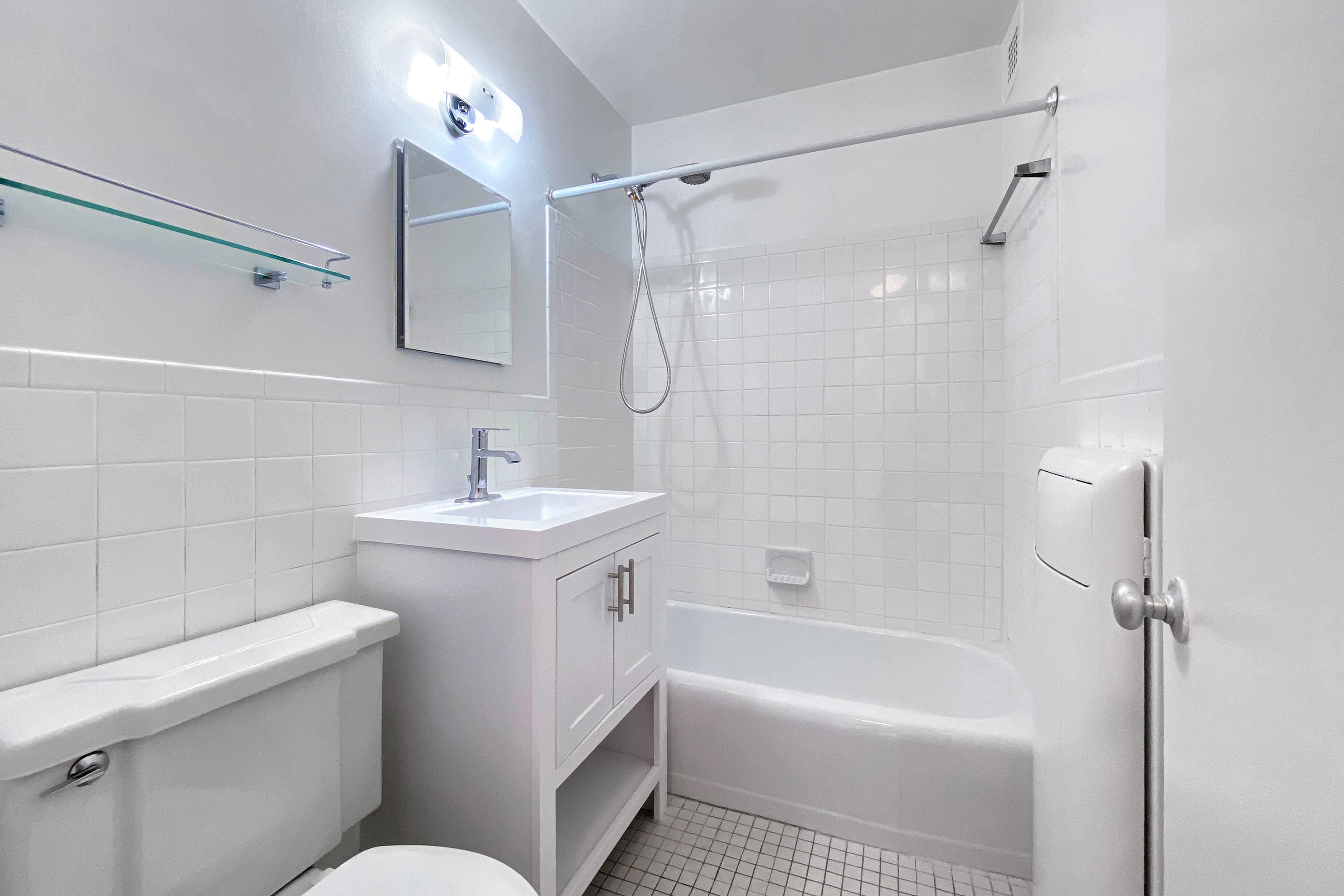 343 East 30th Street, Unit 4F Manhattan, NY 10016 - Photo 7 of 16 a bathroom with a sink a mirror toilet and bathtub