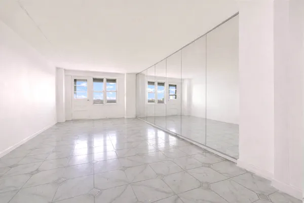 $899,000 | 370 Ocean Parkway, Unit 8H | Kensington