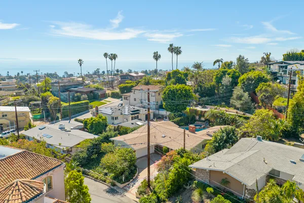 $2,399,000 | 913 Chattanooga Avenue, Pacific Palisades, CA 90272