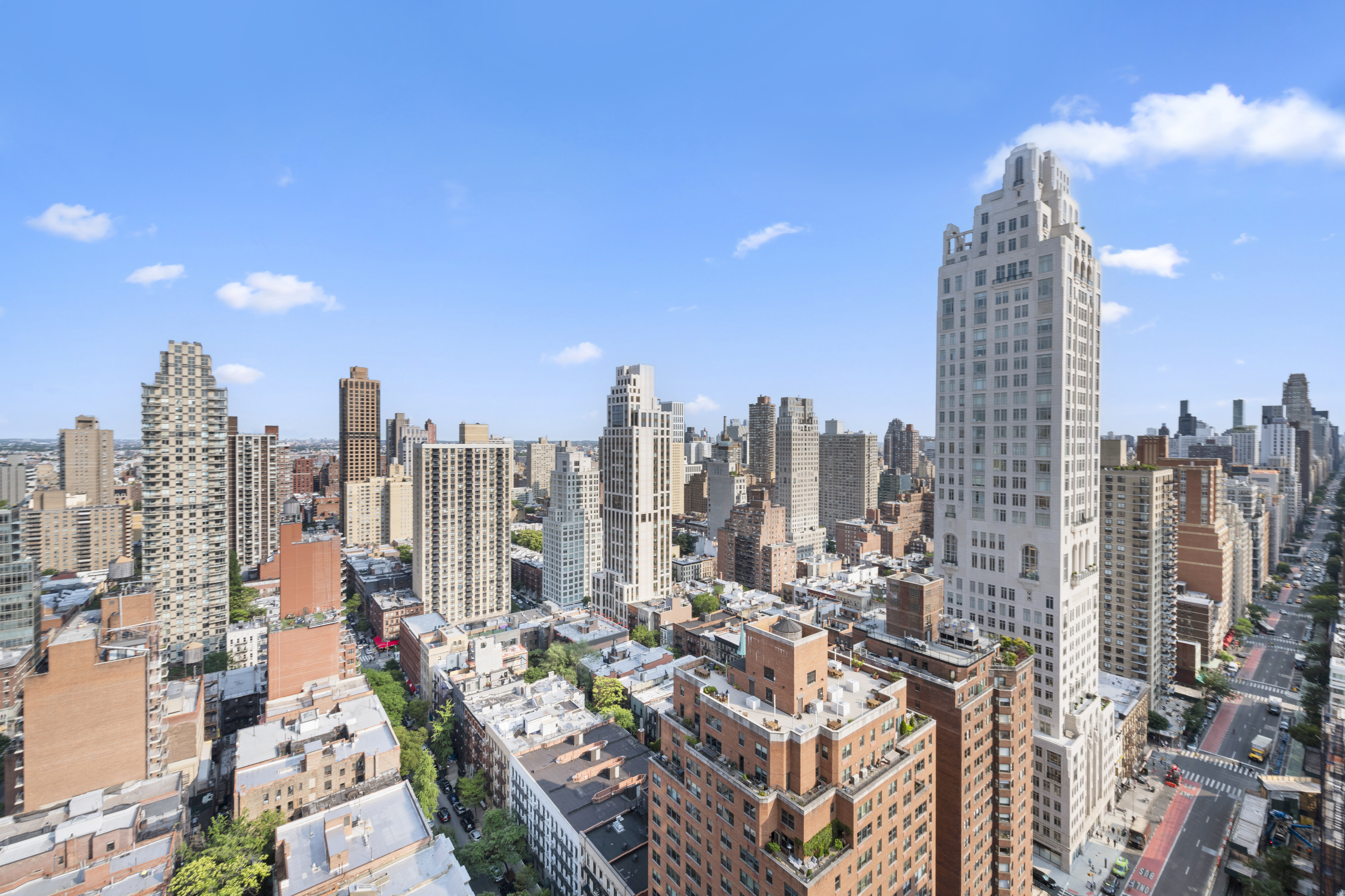 171 East 84th Street, Unit 31C Manhattan, NY 10028 - Photo 16 of 18 a view of city with tall buildings