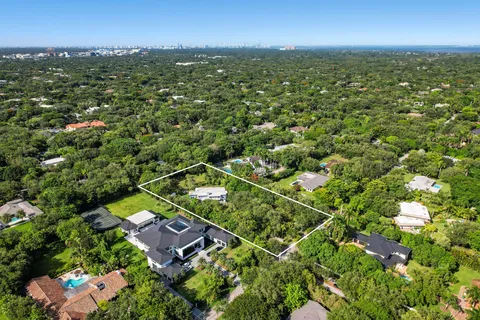 $8,000,000 | 6495 Southwest 102nd Street, Pinecrest, FL 33156