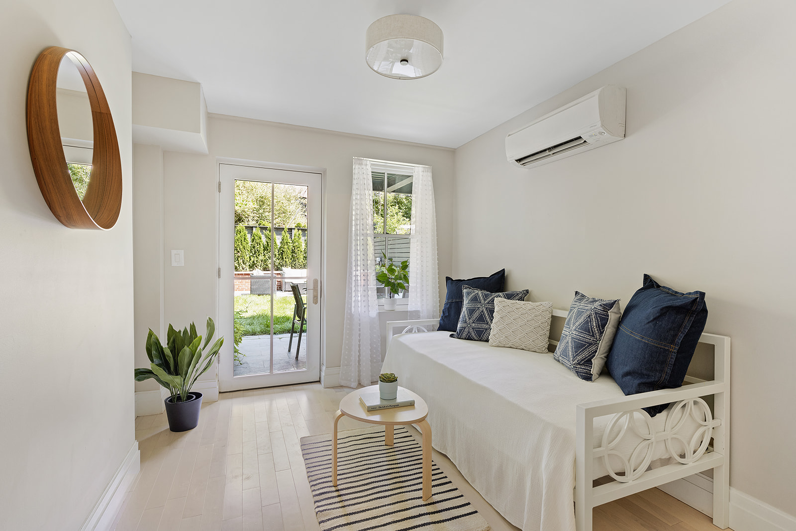 281 Jefferson Avenue Brooklyn, NY 11216 - Photo 20 of 25 a bedroom with a bed and a window