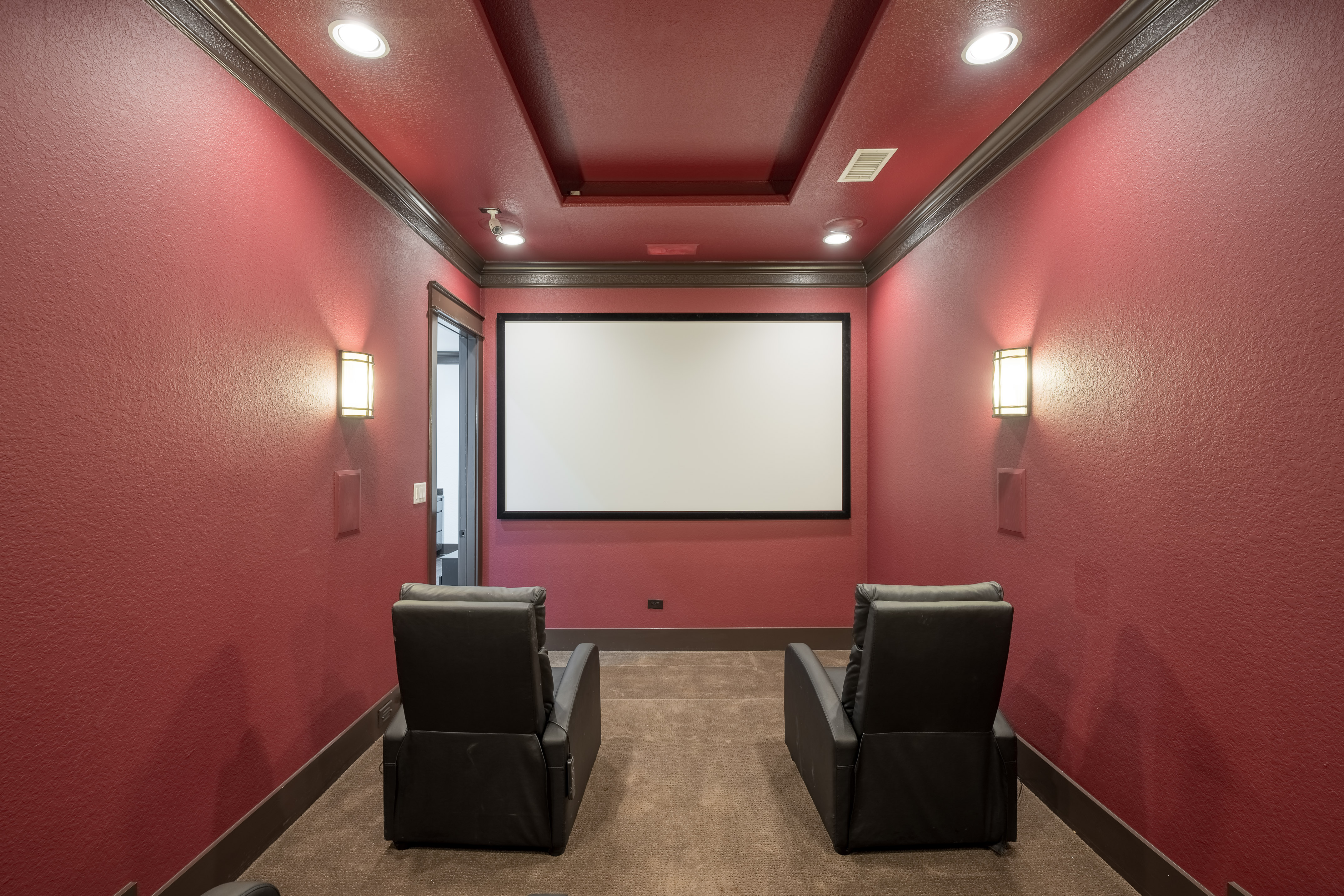406 Fenn Street Houston, TX 77018 - Photo 18 of 33 a projector room with furniture