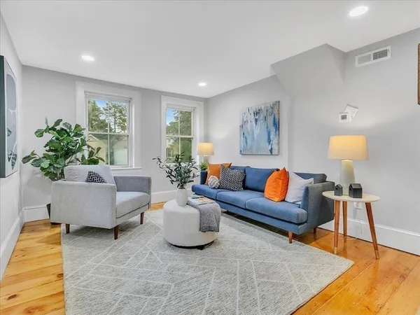 Contact Agent | 42 School Street, Unit B, Salem, MA 01970