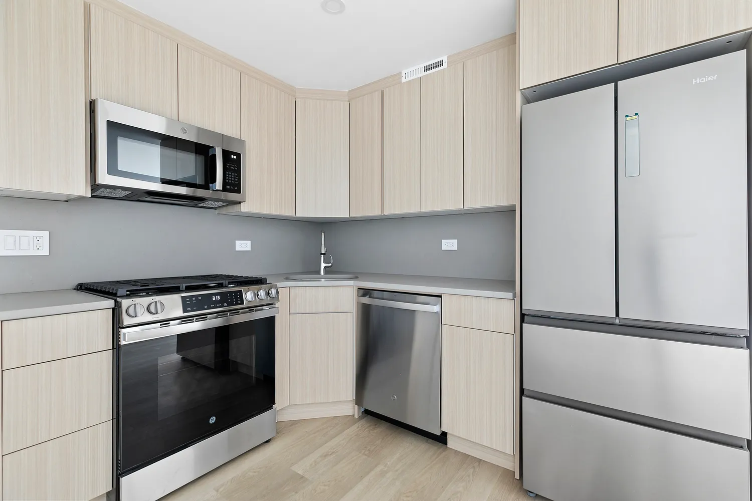 $825,000 | 333 East 14th Street, Unit 4K | Gramercy