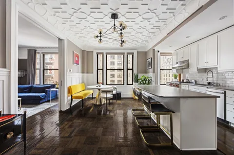 $1,295,000 | 200 West 54th Street, Unit 10F | Theater District
