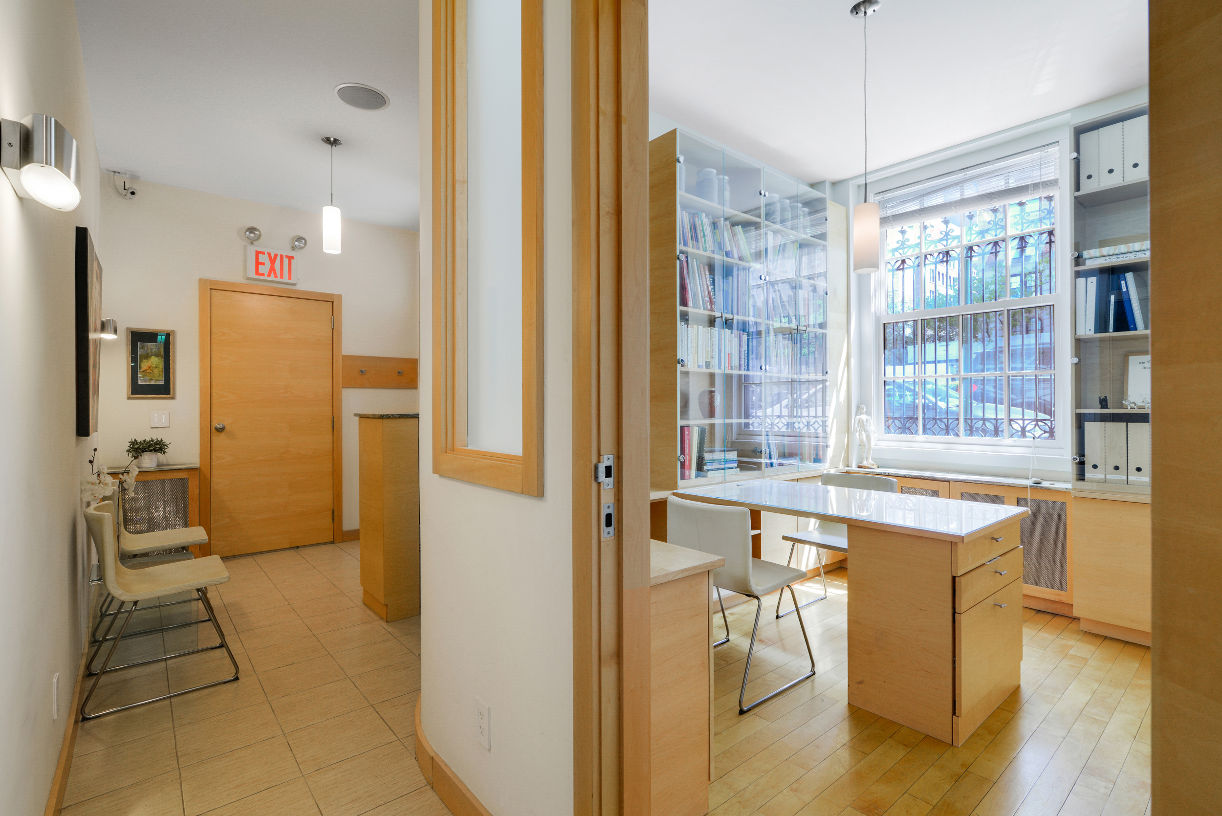570 Park Avenue, Unit GROUND D Manhattan, NY 10065 - Photo 4 of 13 a bathroom with a tub sink and mirror