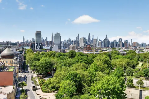 $2,290,000 | 20 Bayard Street, Unit 12A | Williamsburg