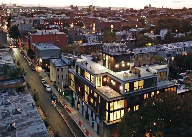 $2,825,000 | 480 Degraw Street, Unit 3D | Carroll Gardens