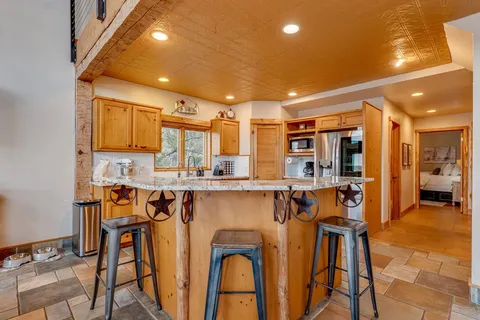 $1,495,000 | 21008 Lakeshore Drive West, Spicewood, TX 78669