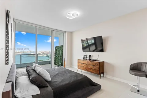 $1,975,000 | 900 Biscayne Boulevard, Unit 2506, Miami, FL 33132