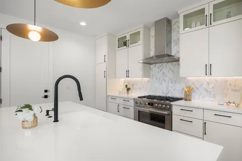 $1,275,000 | 2201 East 16th Street, Austin, TX 78702