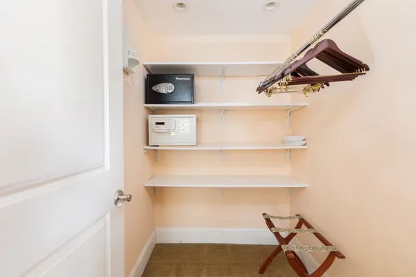 $6,500 | 111 East 56th Street, Unit 1705 | Midtown East