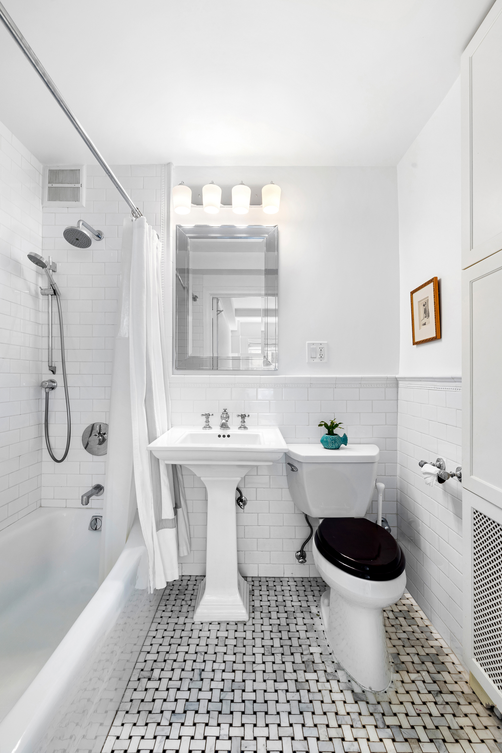 49 East 96th Street, Unit 4D Manhattan, NY 10128 - Photo 9 of 18 a bathroom with a sink toilet and shower