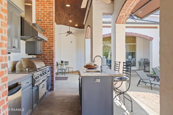 $1,100,000 | 100 Candlewood Drive, Lafayette, LA 70508