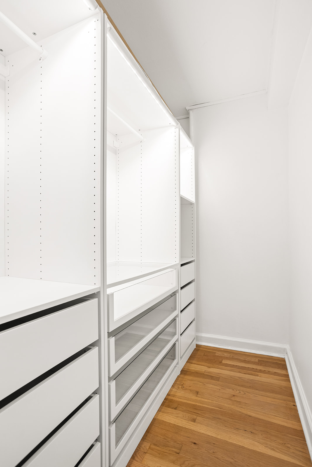 140 7th Avenue, Unit 7M Manhattan, NY 10011 - Photo 7 of 11 a view of a small space