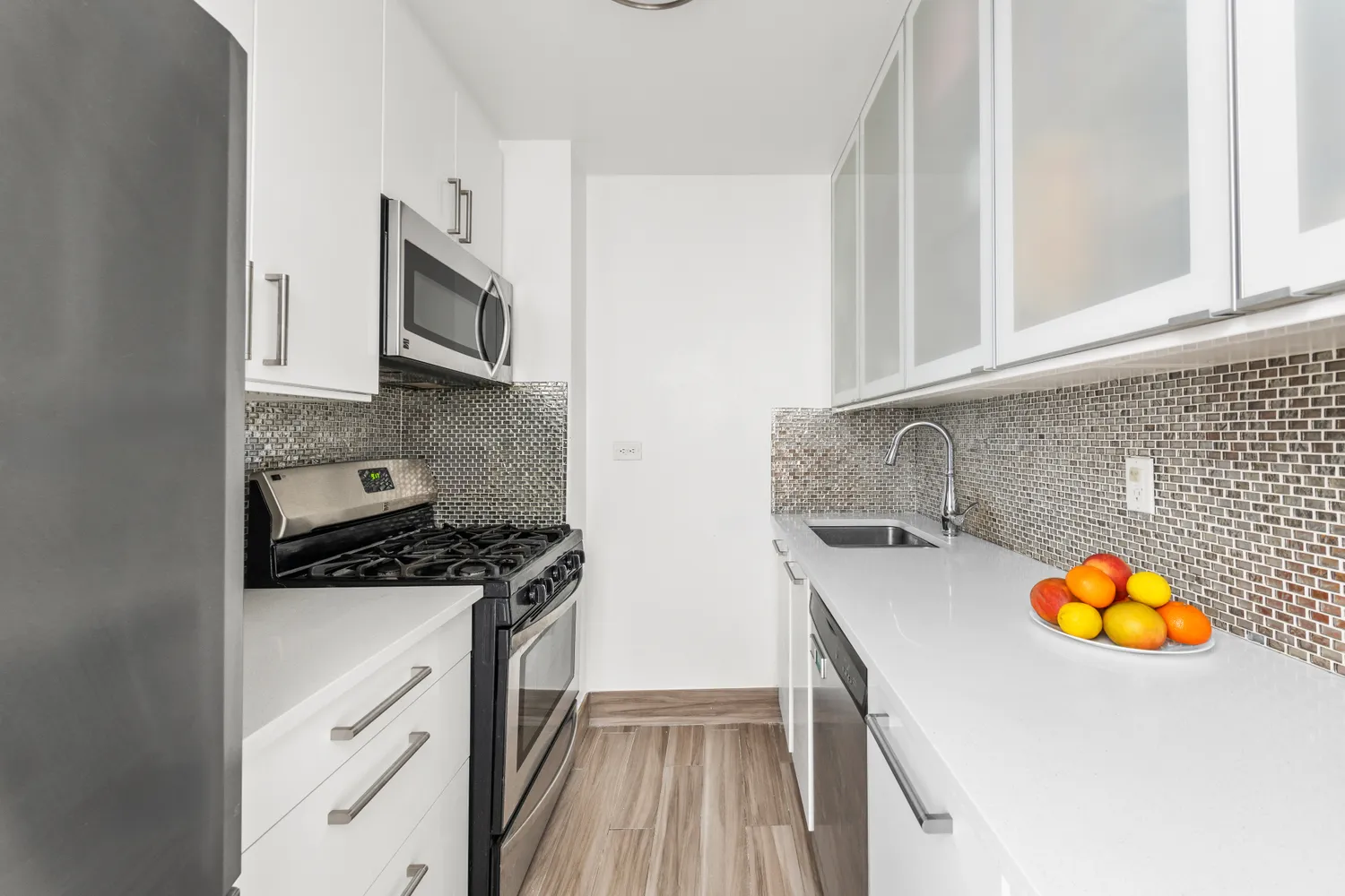 $775,000 | 310 East 46th Street, Unit 19L | Midtown East