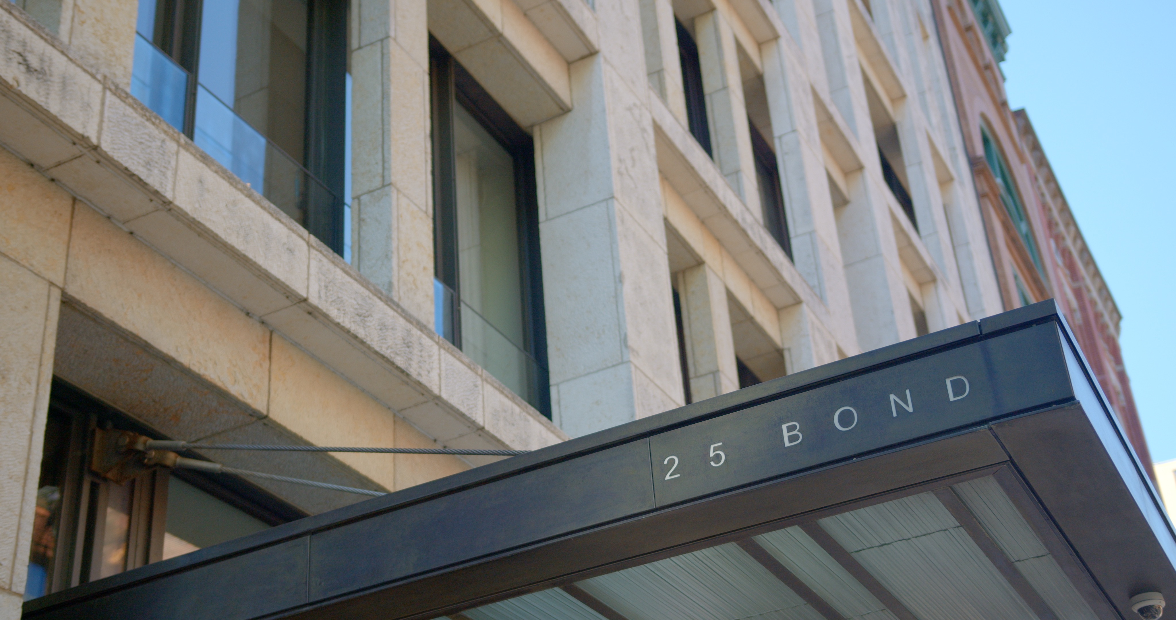 25 Bond Street, Unit PHW Manhattan, NY 10012 - Photo 33 of 34 a close view of a stove