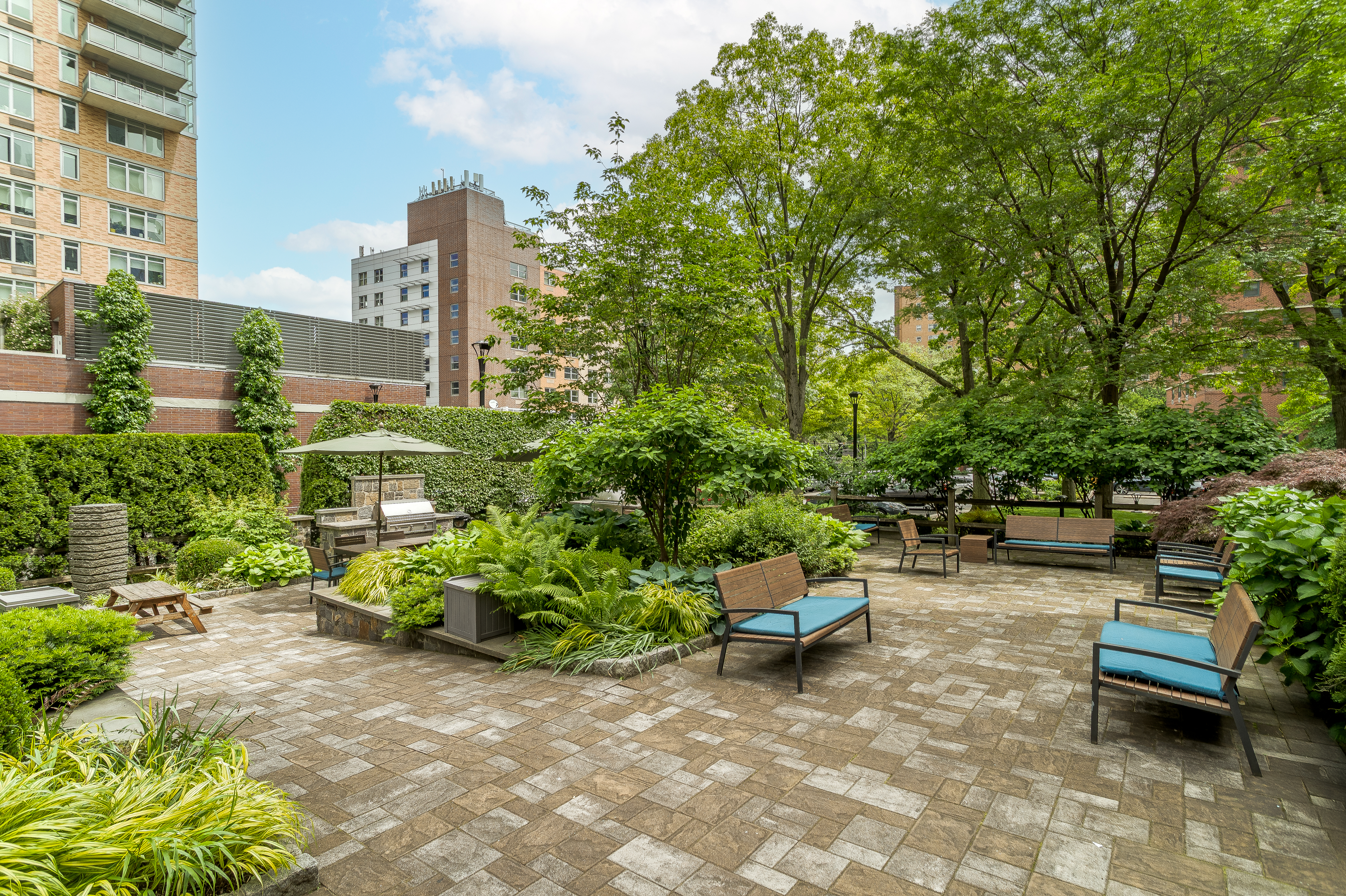 191 Willoughby Street, Unit 12J Brooklyn, NY 11201 - Photo 13 of 19 a backyard of a house with outdoor seating