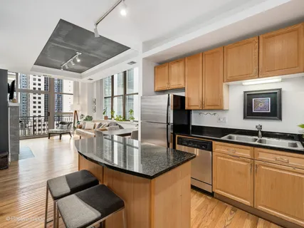$250,000 | 212 West Washington Street, Unit 812, Chicago, IL 60606