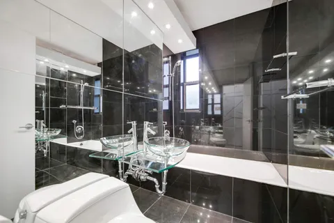 $300,000 | 330 East 70th Street, Unit 4G | Lenox Hill