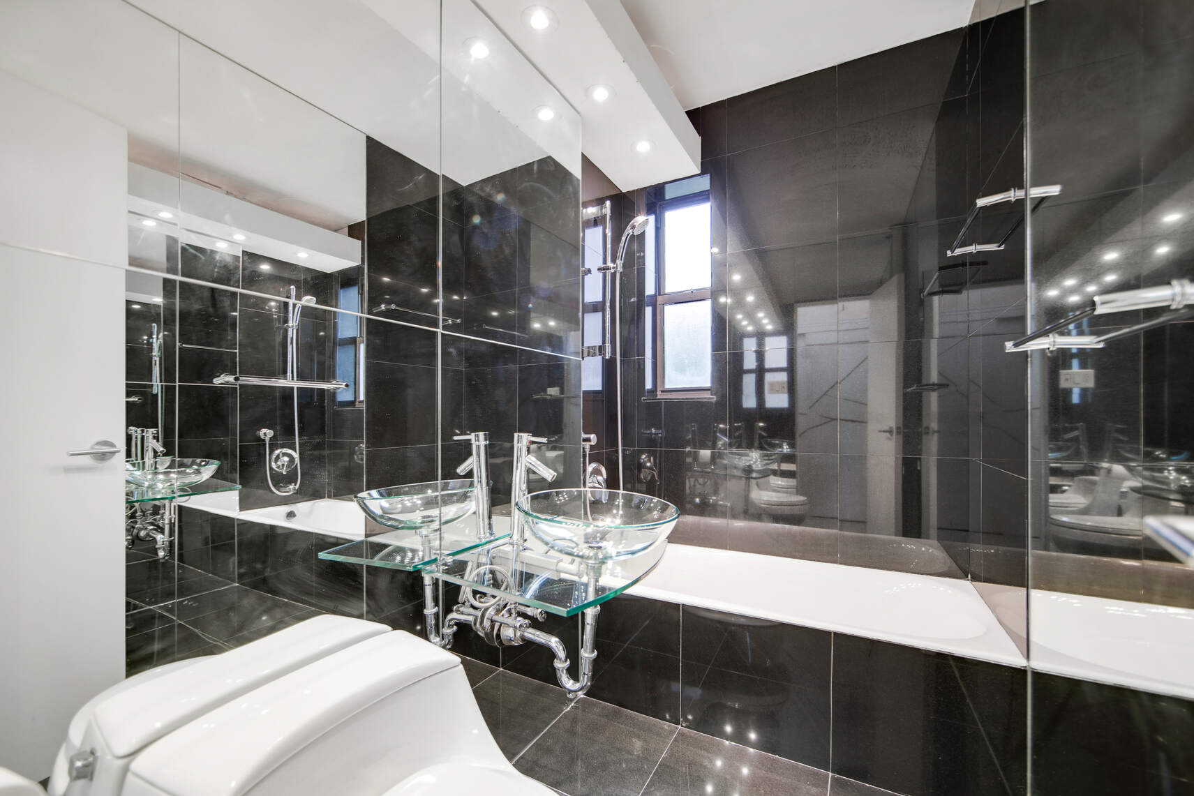 330 East 70th Street, Unit 4G Manhattan, NY 10021 - Photo 5 of 7