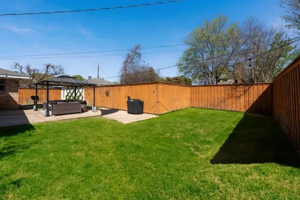 $585,000 | 9616 Vinewood Drive, Dallas, TX 75228