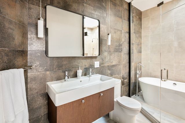$3,000,000 | 34 A Jewel Street | Greenpoint
