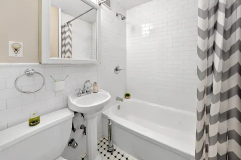$495,000 | 342 East 50th Street, Unit 2B | Midtown East