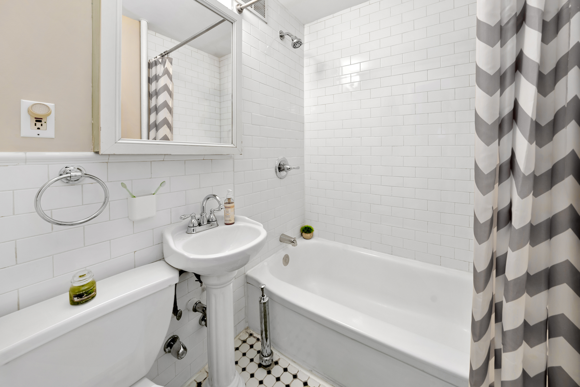 342 East 50th Street, Unit 2B Manhattan, NY 10022 - Photo 6 of 9