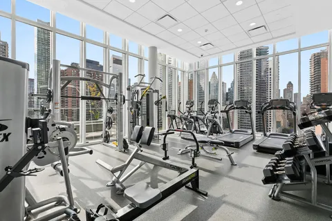 $715,000 | 301 East 61st Street, Unit 2C | Lenox Hill