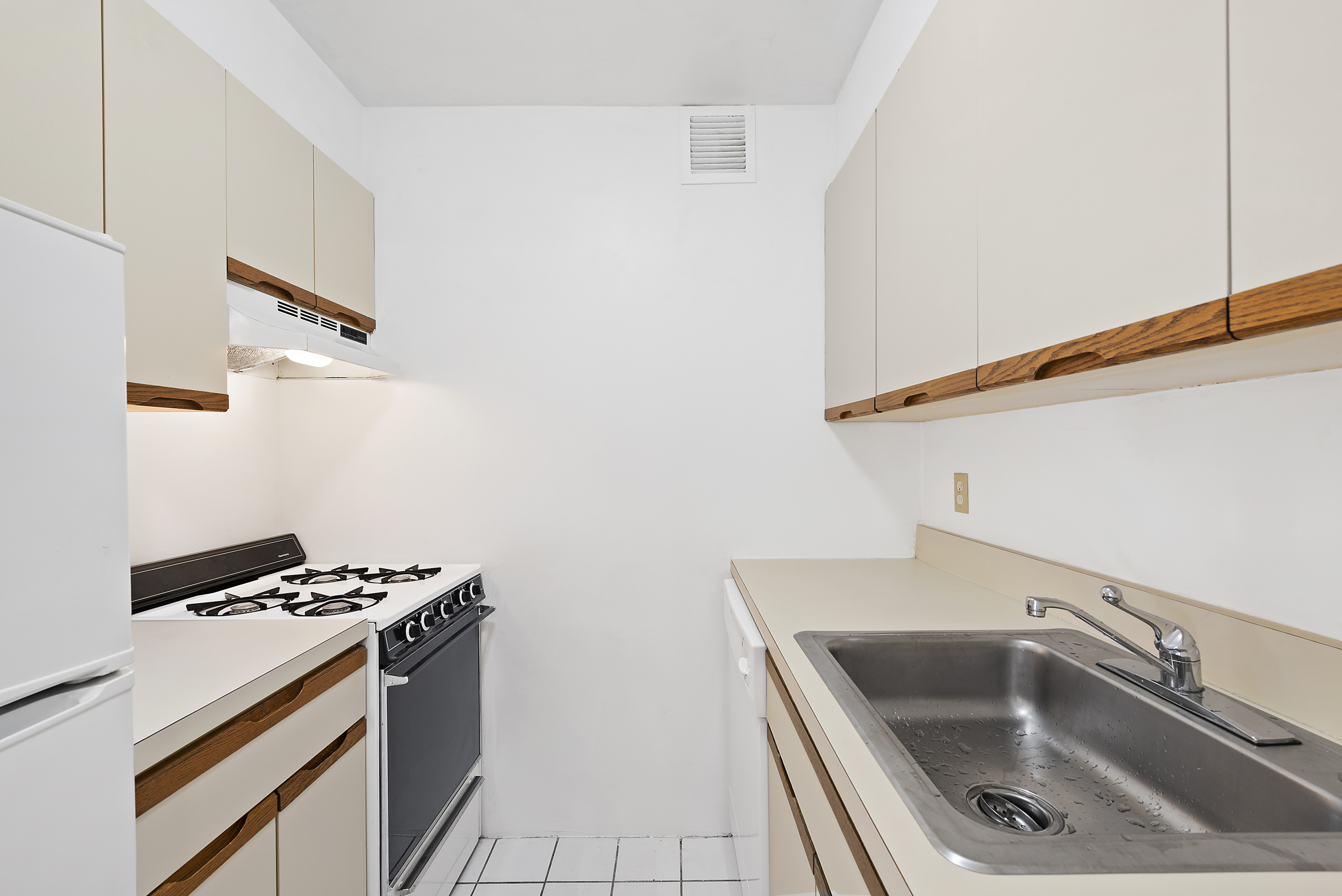 325 West 51st Street, Unit 3A Manhattan, NY 10019 - Photo 4 of 8