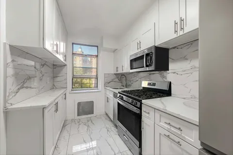 $399,000 | 76-10 34th Avenue, Unit 2H | Jackson Heights