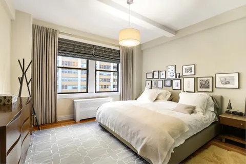 $2,700,000 | 20 West 72nd Street, Unit 601 | Upper West Side