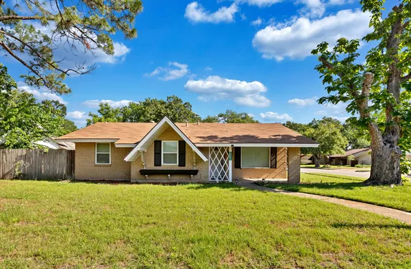 $285,000 | 2203 Granada Drive, Irving, TX 75060