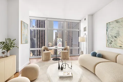 $725,000 | 1600 Broadway, Unit 19F | Midtown Central