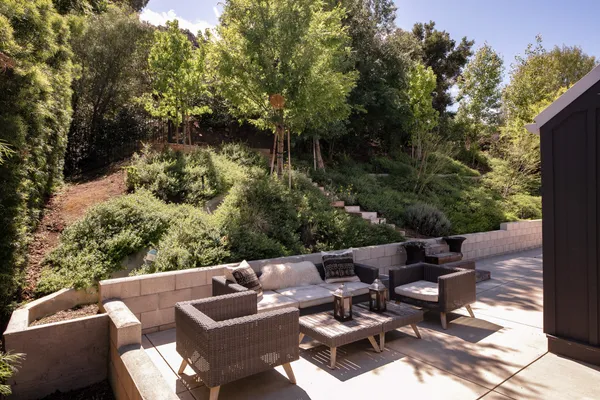$2,550,000 | 28960 Crags Drive, Agoura Hills, CA 91301