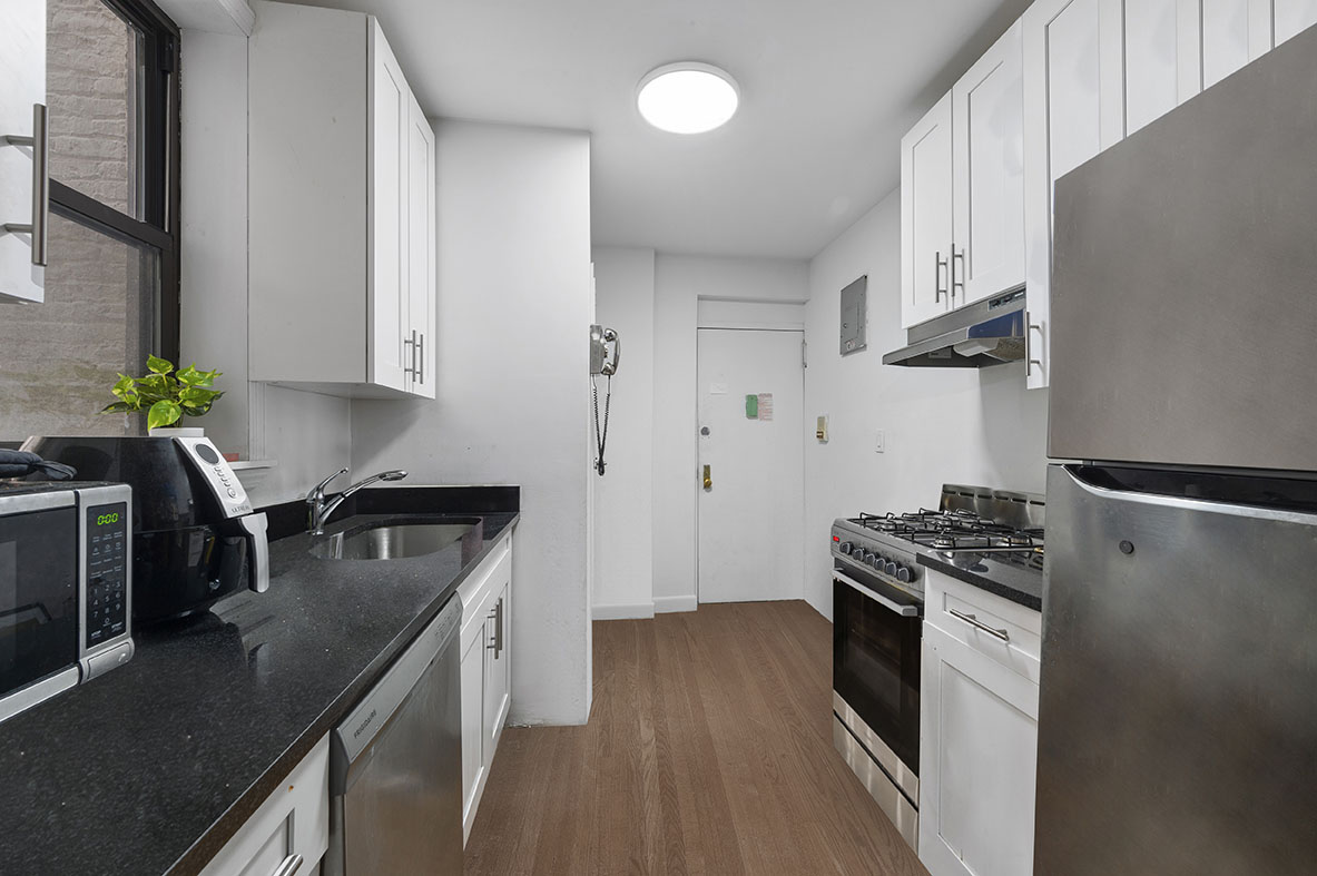 214 East 82nd Street, Unit 17 Manhattan, NY 10028 - Photo 2 of 5