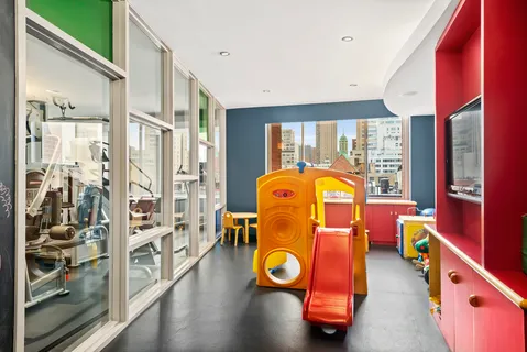 $915,000 | 350 East 82nd Street, Unit 6H | Upper East Side