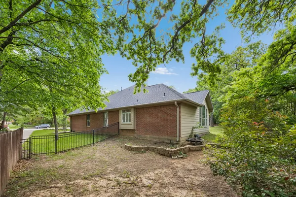 $525,000 | 14 Brook Hollow Lane, Trophy Club, TX 76262