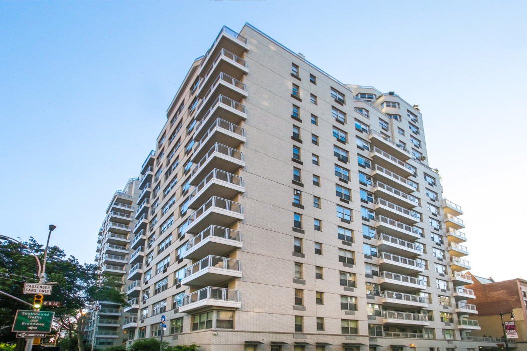 2 5th Avenue, Unit 15U Manhattan, NY 10011 - Photo 8 of 13 a front view of a building