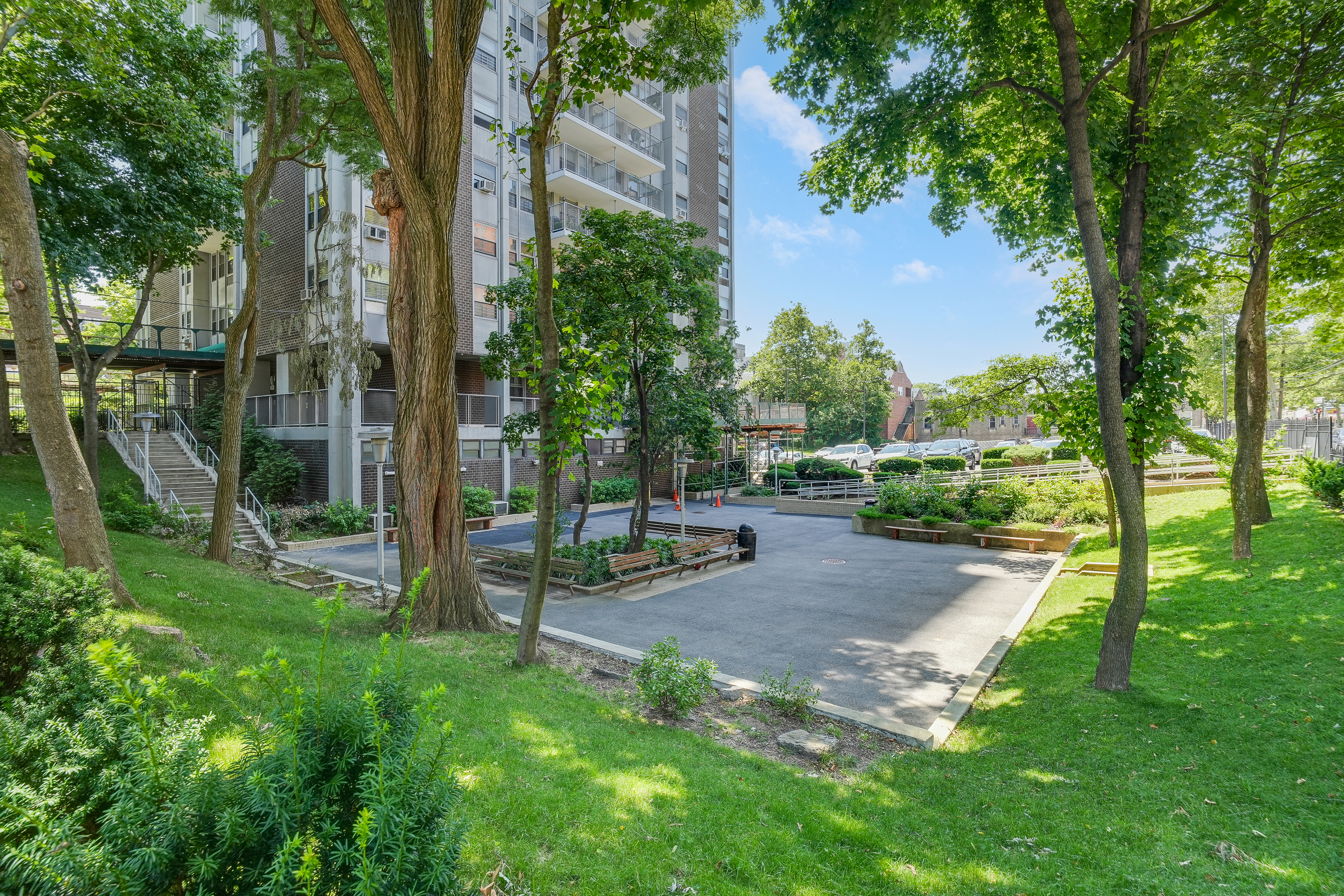 290 West 232nd Street, Unit 2C Bronx, NY 10463 - Photo 11 of 13 a view of a garden