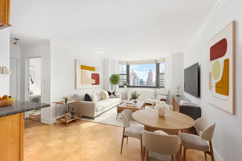 $1,150,000 | 200 East 90th Street, Unit 16E | Upper East Side